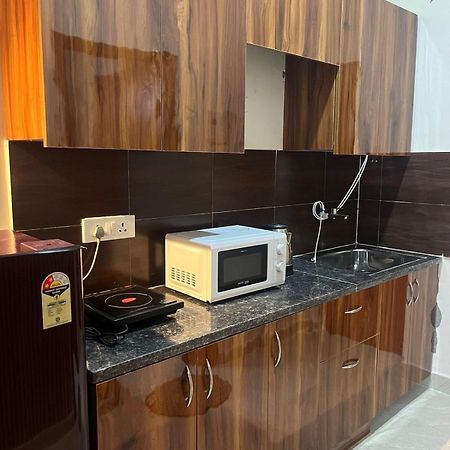 Studio Apartment In Грейтър Нойда Екстериор снимка