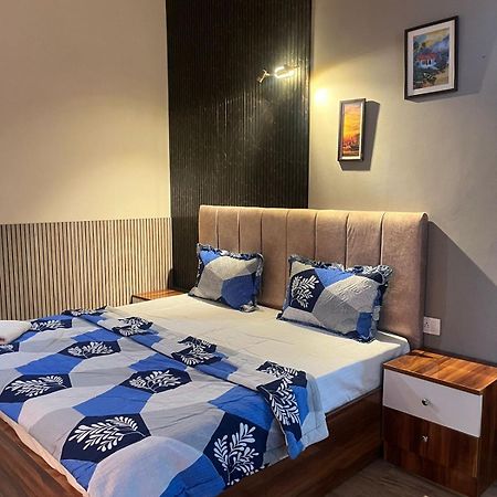 Studio Apartment In Грейтър Нойда Екстериор снимка
